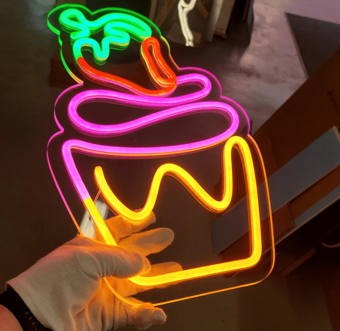 Neon LED w kształcie kolorowej babeczki na plexi