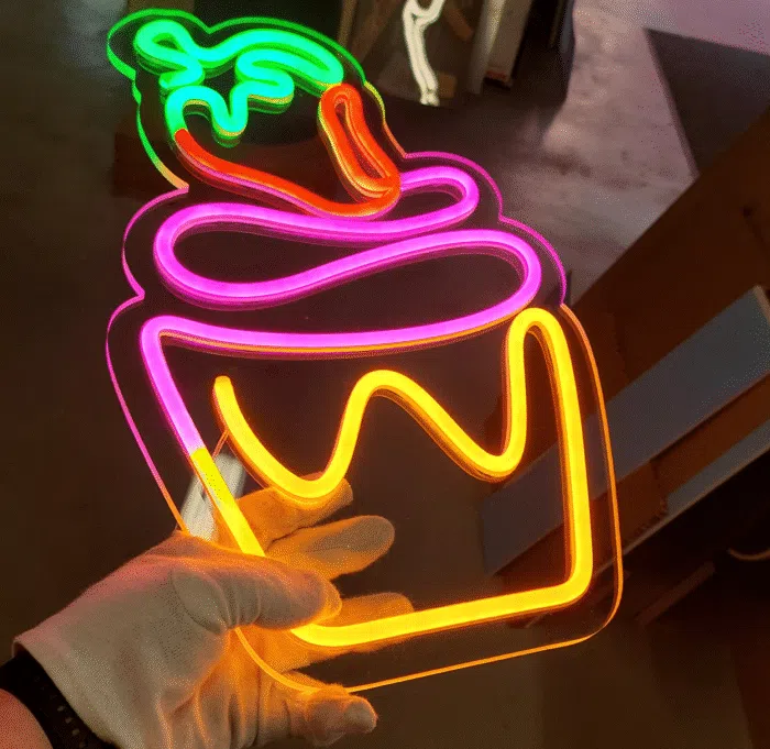 Neon LED w kształcie kolorowej babeczki na plexi