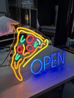 Neon LED w kształcie kawałka pizzy z napisem OPEN