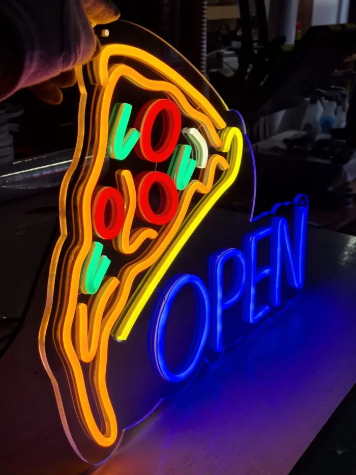 Neon LED pizza z napisem OPEN do pizzerii