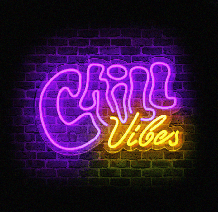 Neon LED Chill Vibes w kolorze fioletowym i żółtym na tle ceglanej ściany