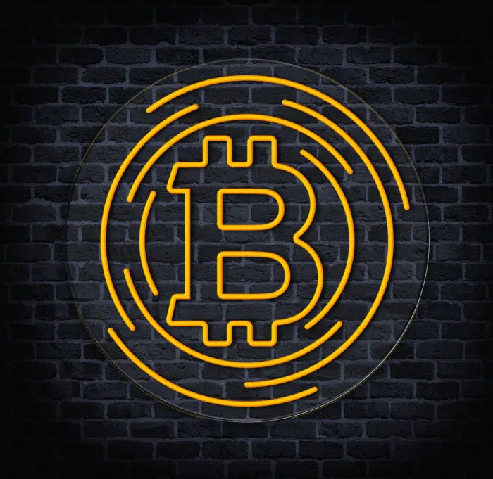 Podświetlany symbol Bitcoin LED – ozdoba dla miłośników cyfrowych walut.