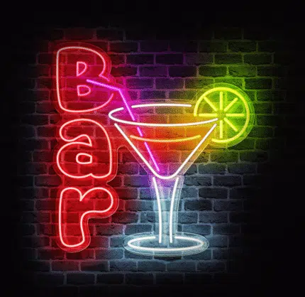 Neon LED bar z drinkiem na ścianie