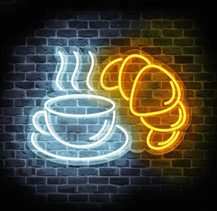 Neon LED z filiżanką kawy i rogalikiem.