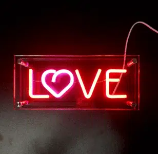 Neon Love – nowoczesna dekoracja świetlna do wnętrz