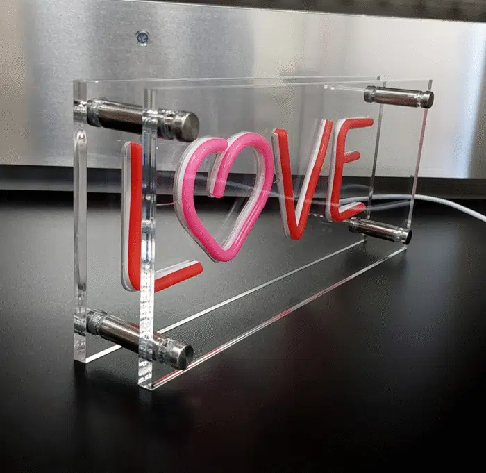 esignerski świecący Neon Box LOVE w kolorze czerwonym i różowym