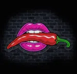 Dekoracja ścienna LED z ustami i ostrym akcentem