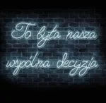 Neon wspólna decyzja – wyrazisty komunikat z charakterem