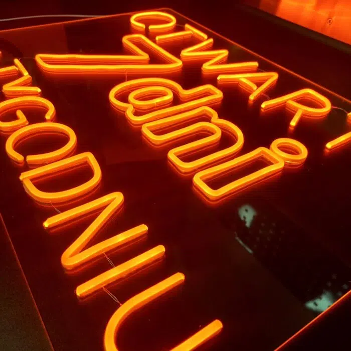 🕐 Neon otwarte 7 dni – jasna informacja dla klientów - obrazek 3