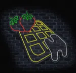 neon do restauracji w kształcie deseru z truskawkami