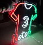 Neon z koszulką piłkarską i imieniem - obrazek 3