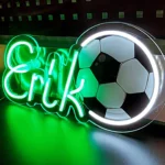 zielony neon LED na ścianę z piłką i imieniem Erik