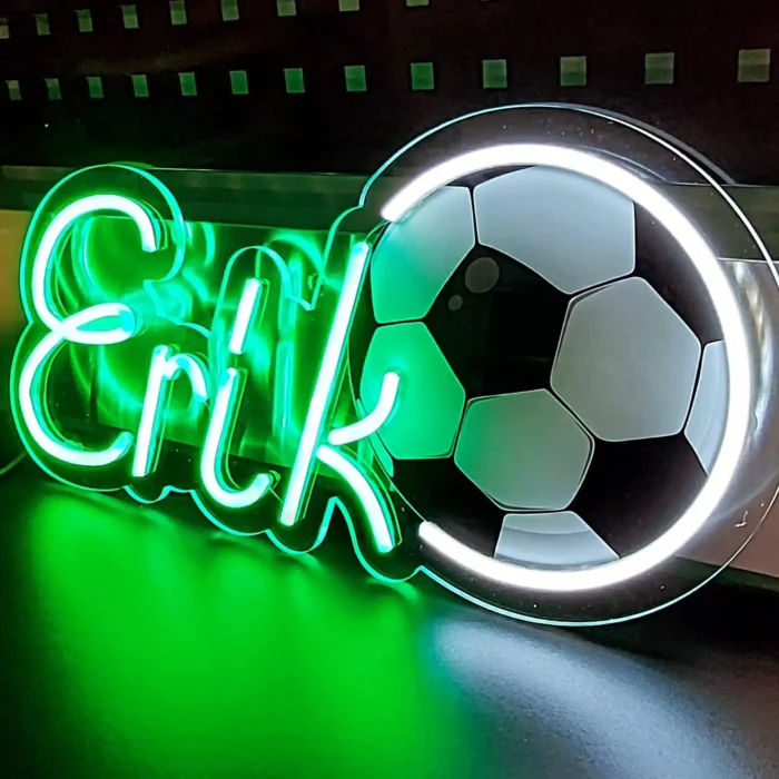 zielony neon LED na ścianę z piłką i imieniem Erik