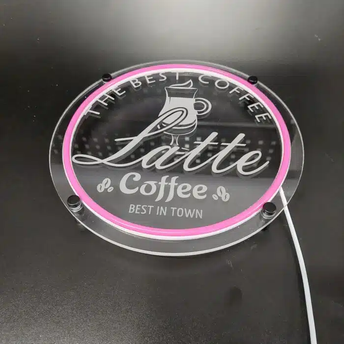 neon Latte LED w witrynie – dekoracja kawiarnia Warszawa