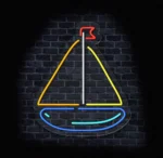 Neon żaglówka LED na ciemnym tle ceglanej ściany TITLE: