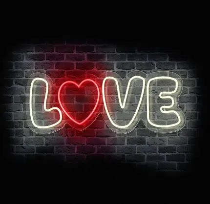 dekoracyjny neon LOVE LED na ceglanej ścianie