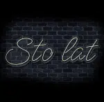 Neon na urodziny sto lat w aranżacji wnętrza