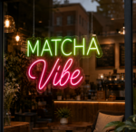 neon Matcha Vibe 70x46 cm na ceglanej ścianie