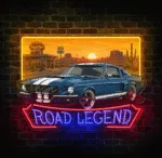Neon LED Road Legend z niebieskim klasycznym samochodem na tle Route 66