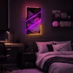 Neon z dziewczyną anime na ścianie w pokoju
