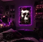 Neon z czaszką i różami w pokoju nastolatki w stylu gothic