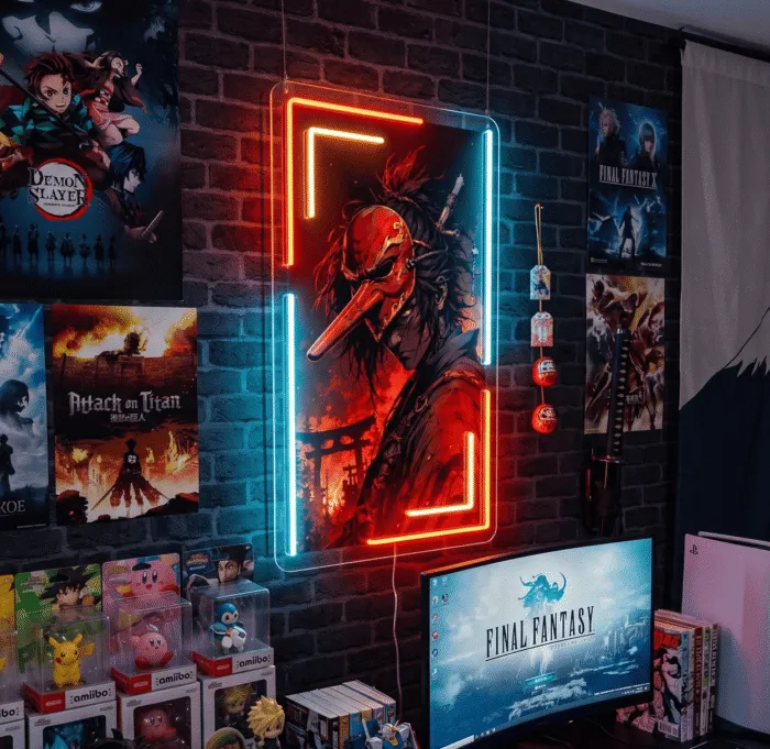 Neon Tengu no Men wiszący w japońskim pokoju gracza i fana anime