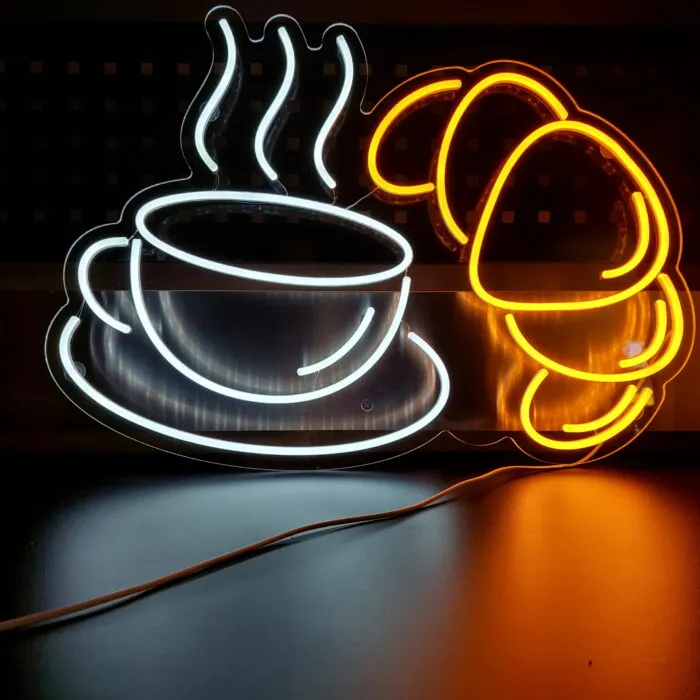 Neon kawa i rogalik LED, biała filiżanka z parą i bursztynowy rogalik na plexi