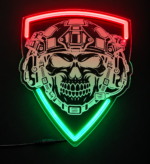 Neon militarny LED – czaszka w hełmie taktycznym, czerwone i zielone światło, front