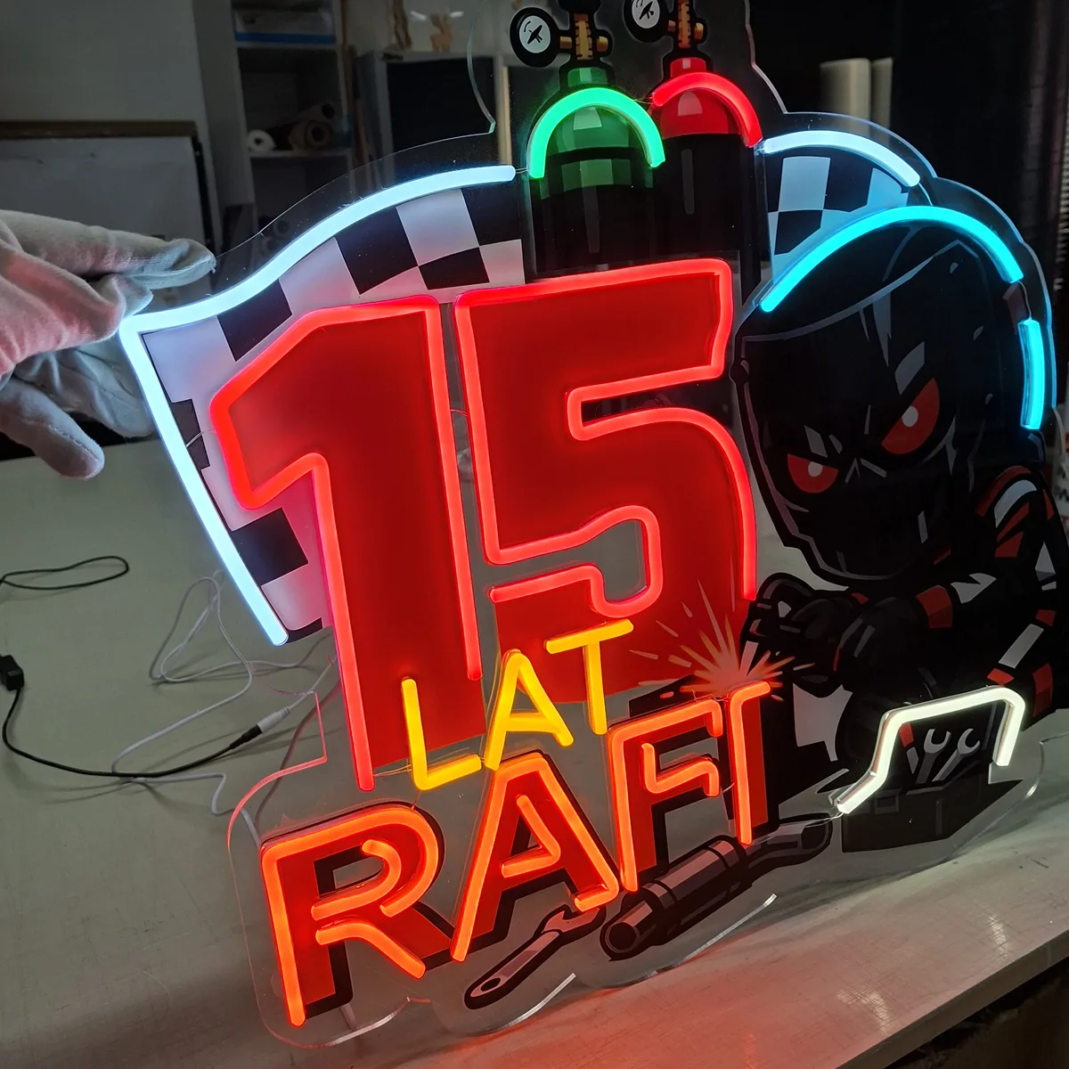 Neon LED na 15. urodziny gracza Rafiego – grafika z nadrukiem UV