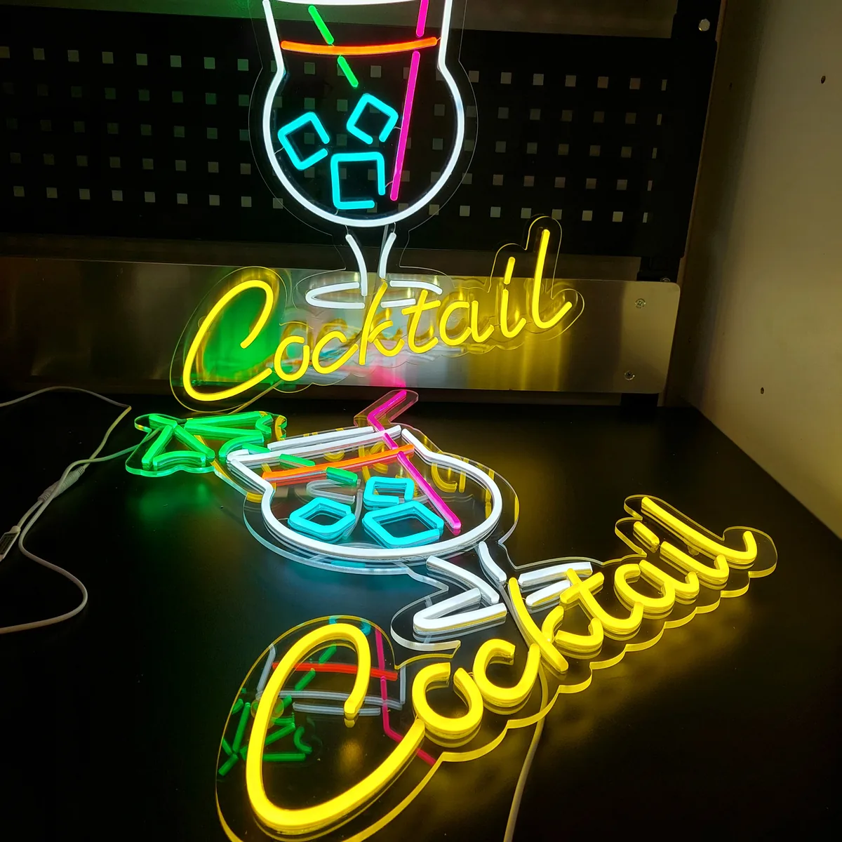 Neon LED Cocktail z drinkiem dla baru