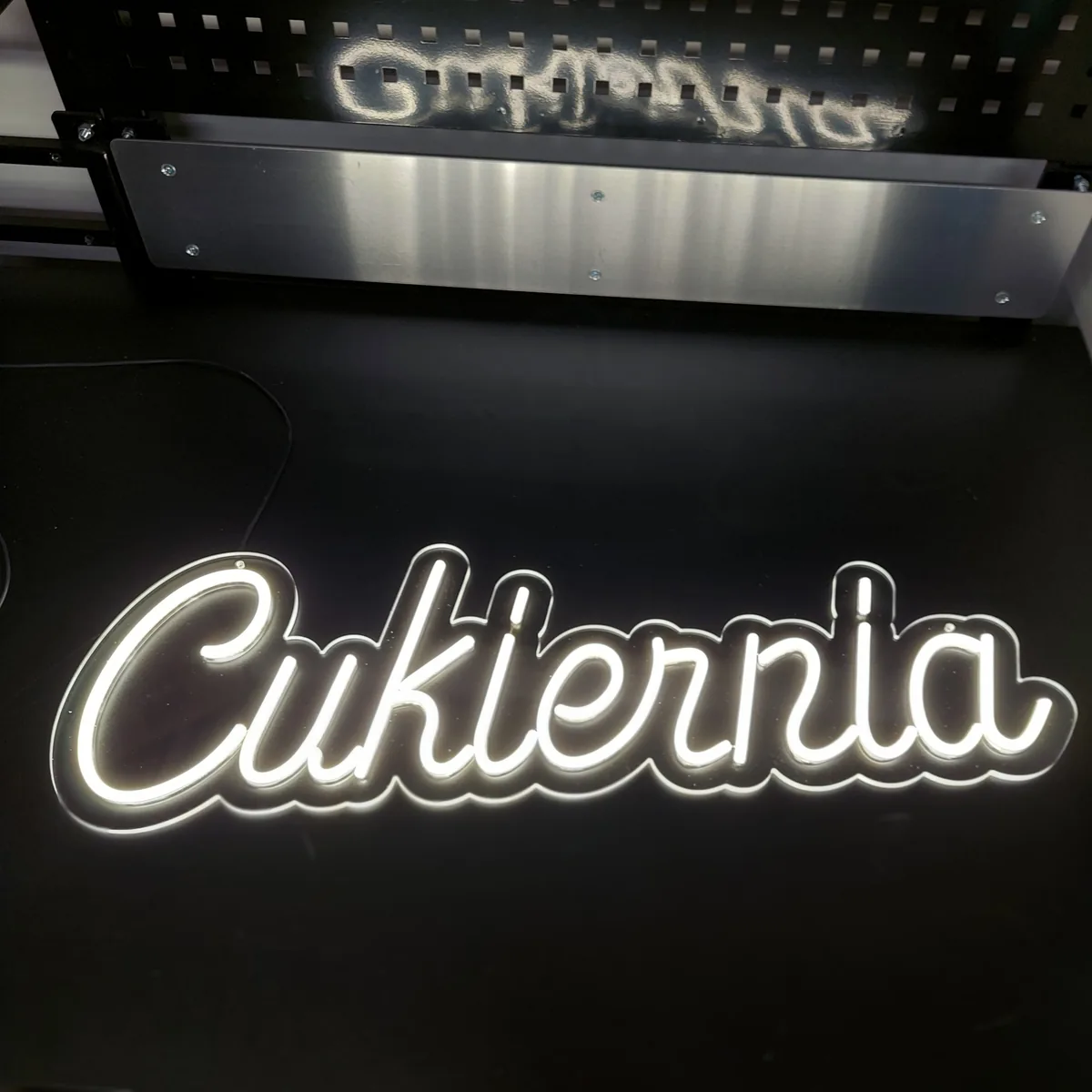 Biały neon LED Cukiernia