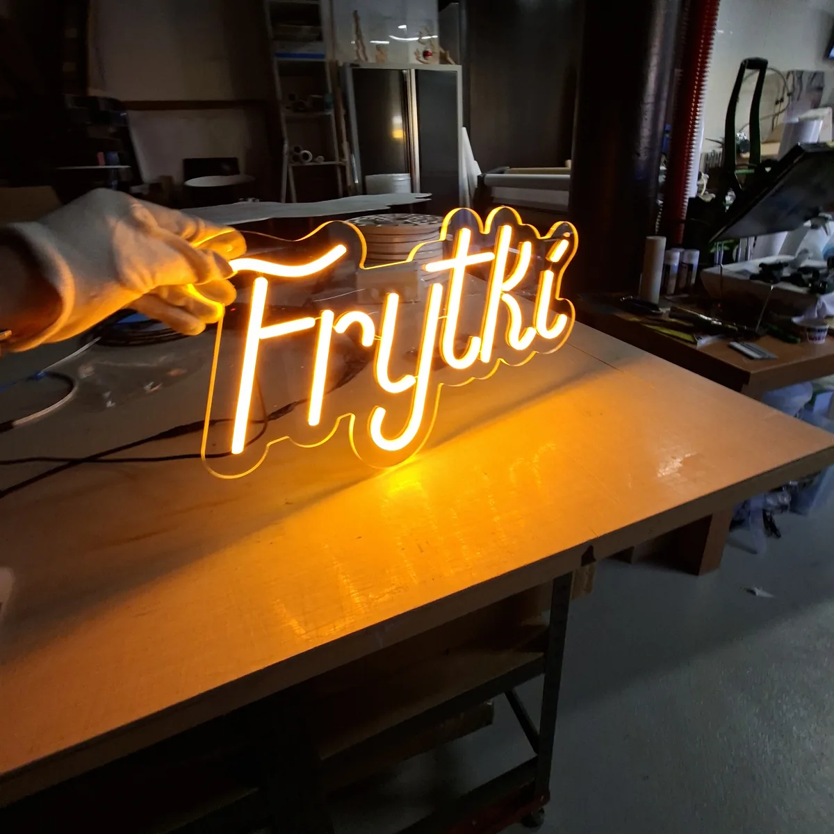 Neon LED Frytki w ciepłej bieli