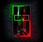 Neon katana Ryū no Ken – obraz LED anime z wojownikiem i ramą zielono-czerwoną