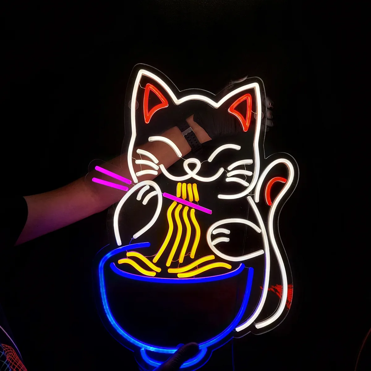 Neon LED kot maneki-neko jedzący ramen