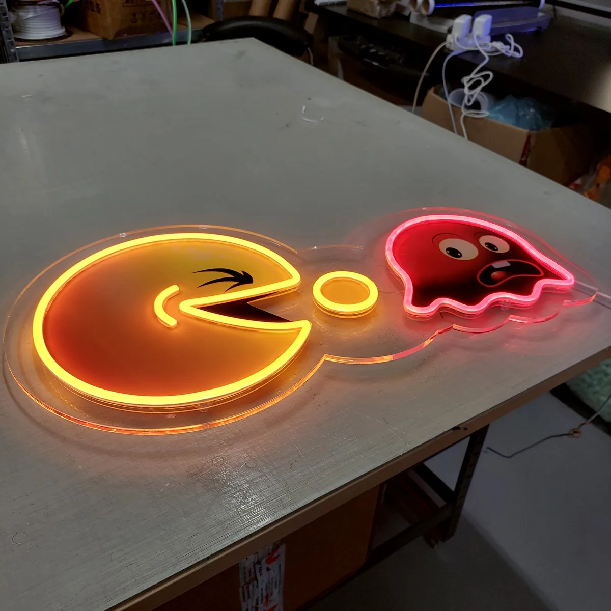 Neon LED Pac-Man z duszkiem na plexi
