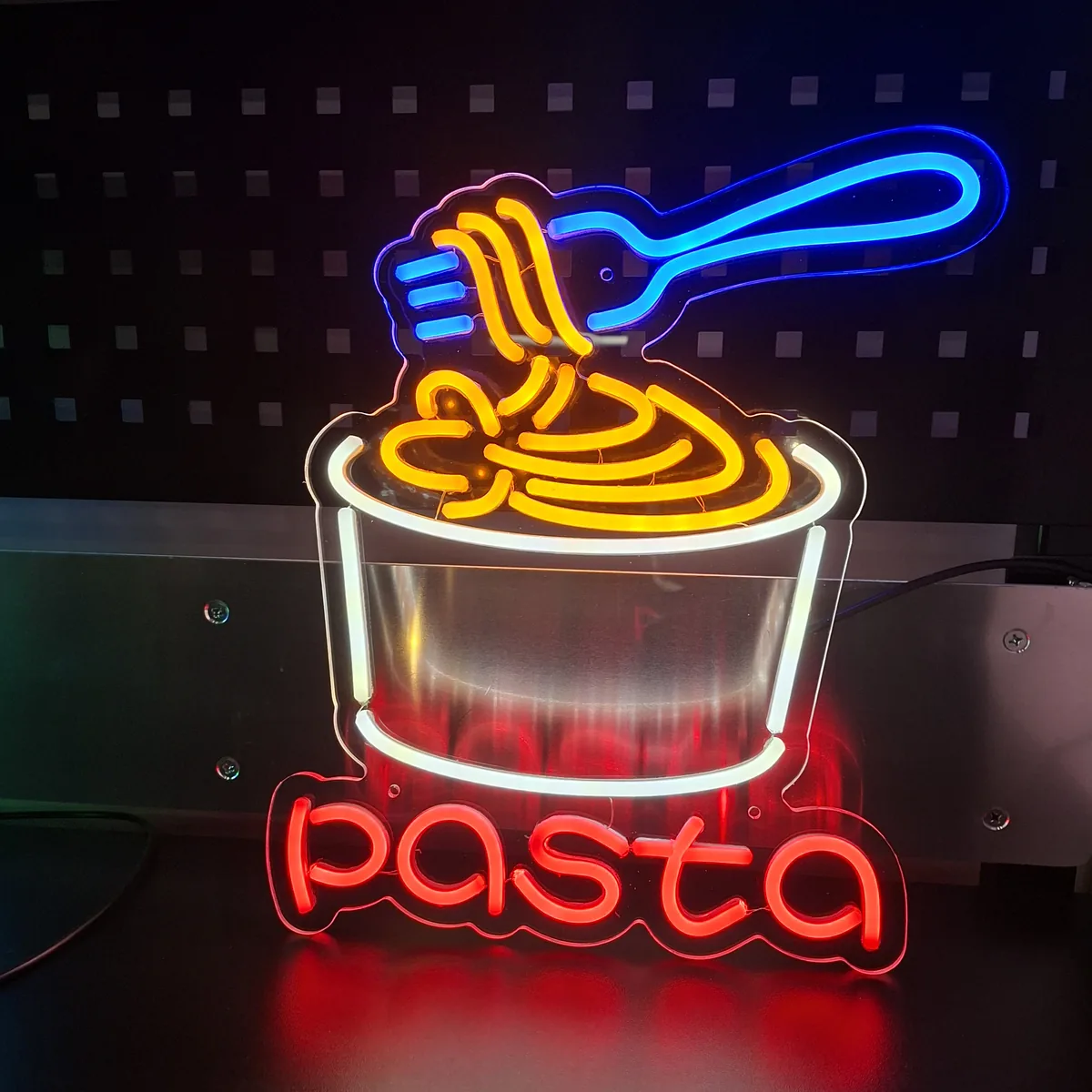 Neon LED Pasta z makaronem i widelcem