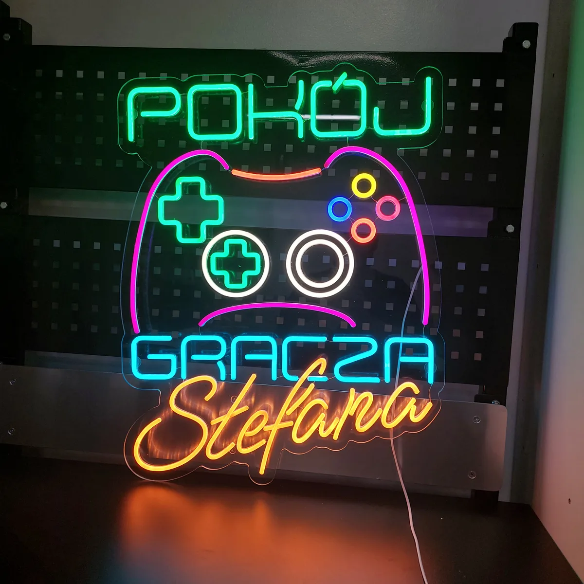 Neon LED Pokój Gracza Stefana z padem – personalizowany neon do pokoju